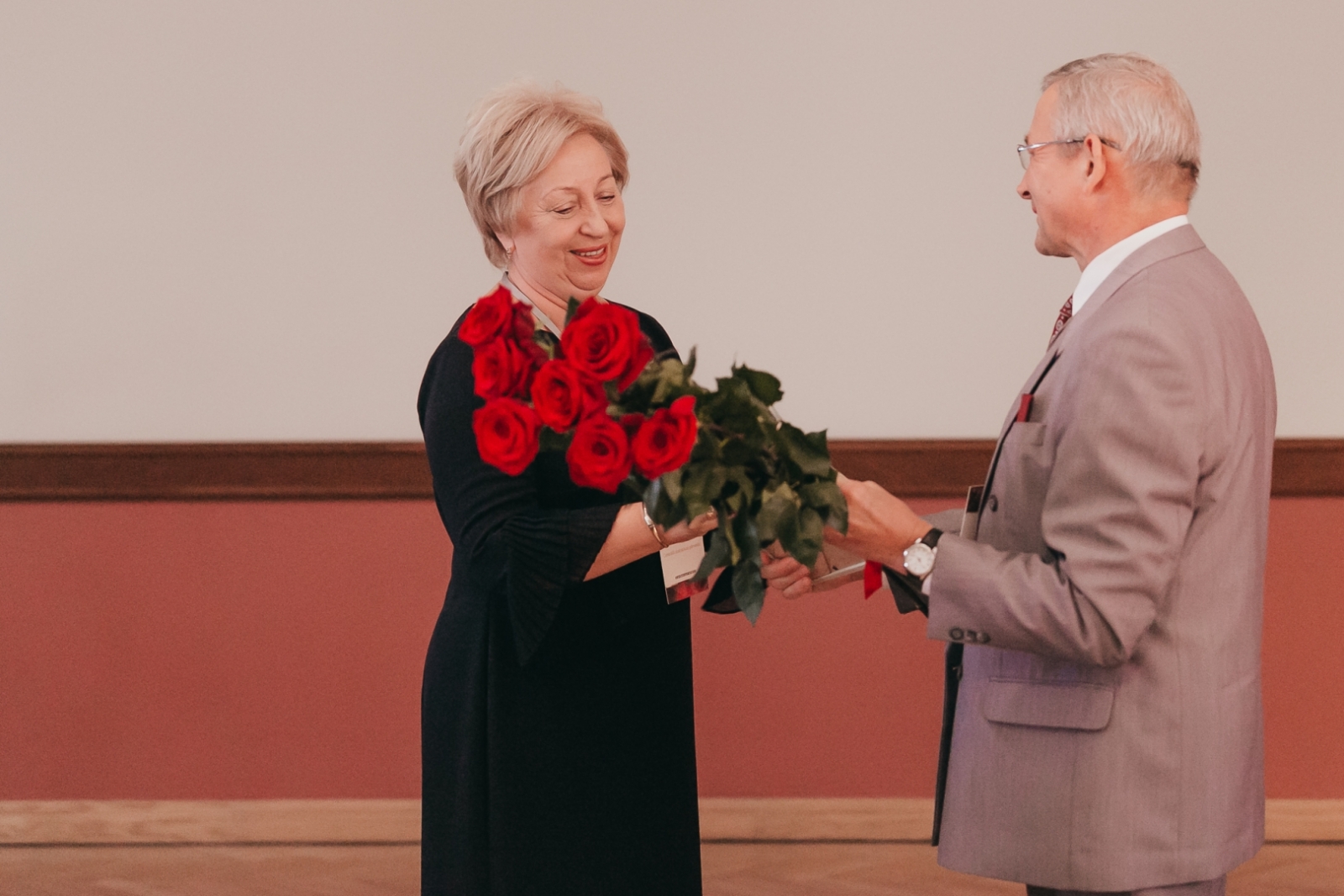 Latvijas Zinātņu akadēmijas prezidents Ojārs Spārītis sveic CSP 100 gadu jubilejā.